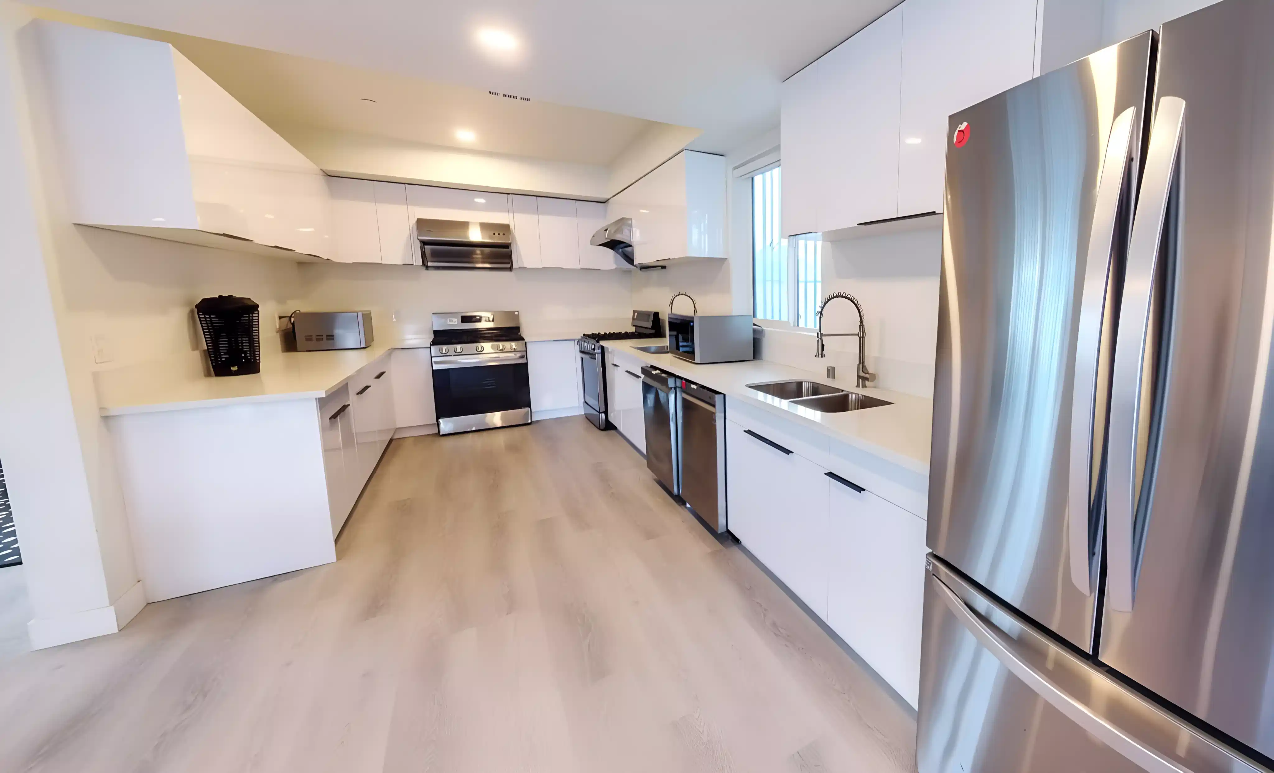 Amenities?w=400&h=260&fit=crop&q=40&auto=format&trim=auto