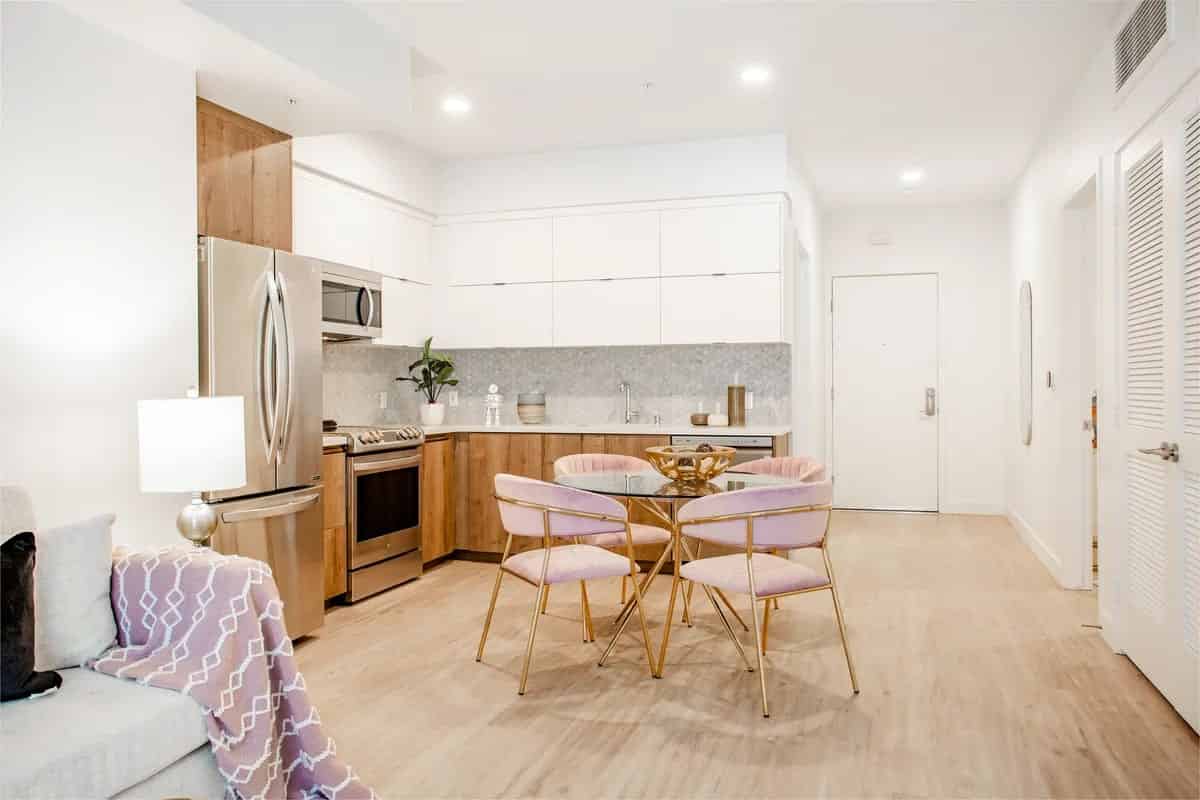 Amenities?w=400&h=260&fit=crop&q=40&auto=format&trim=auto