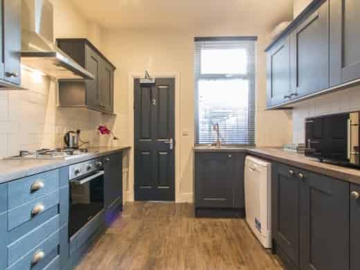 Floor Plan?w=400&h=260&fit=crop&q=40&auto=format&trim=auto