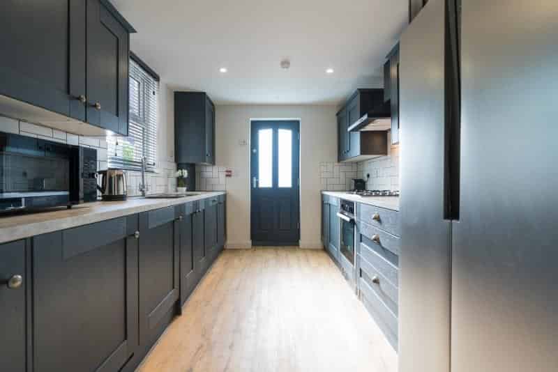 Exterior?w=400&h=260&fit=crop&q=40&auto=format&trim=auto