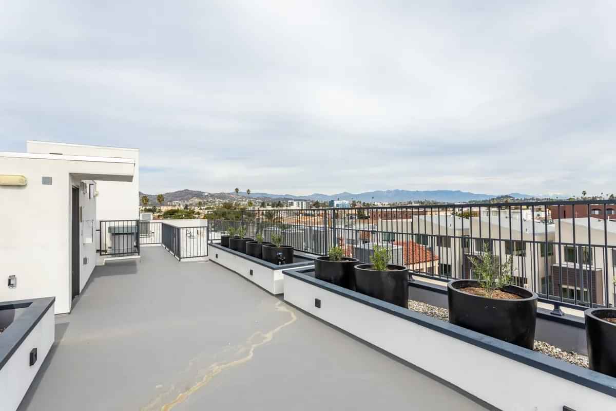 4749 Elmwood Ave, Los Angeles - Los Angeles, California, United States - Exterior