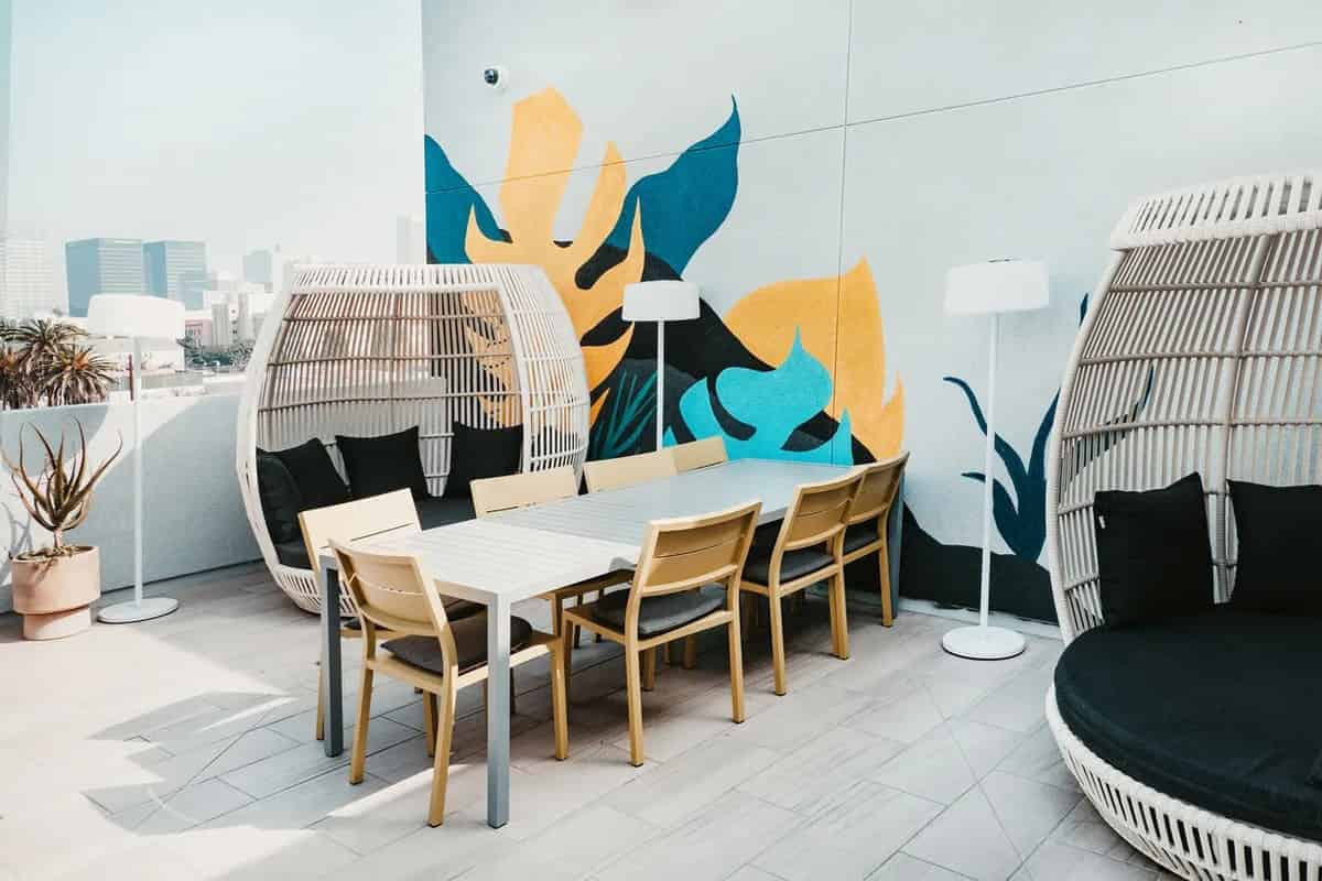 Amenities?w=400&h=260&fit=crop&q=40&auto=format&trim=auto