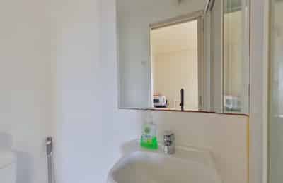 Amenities?w=400&h=260&fit=crop&q=40&auto=format&trim=auto