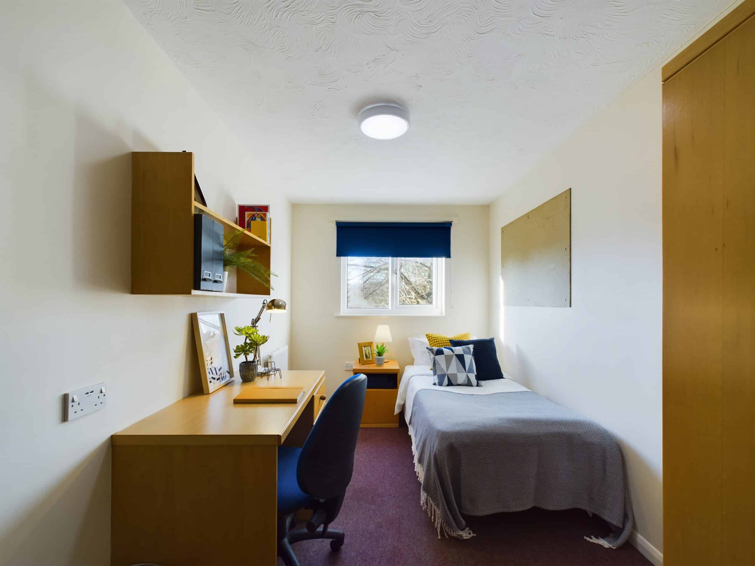 Common Area?w=400&h=260&fit=crop&q=40&auto=format&trim=auto