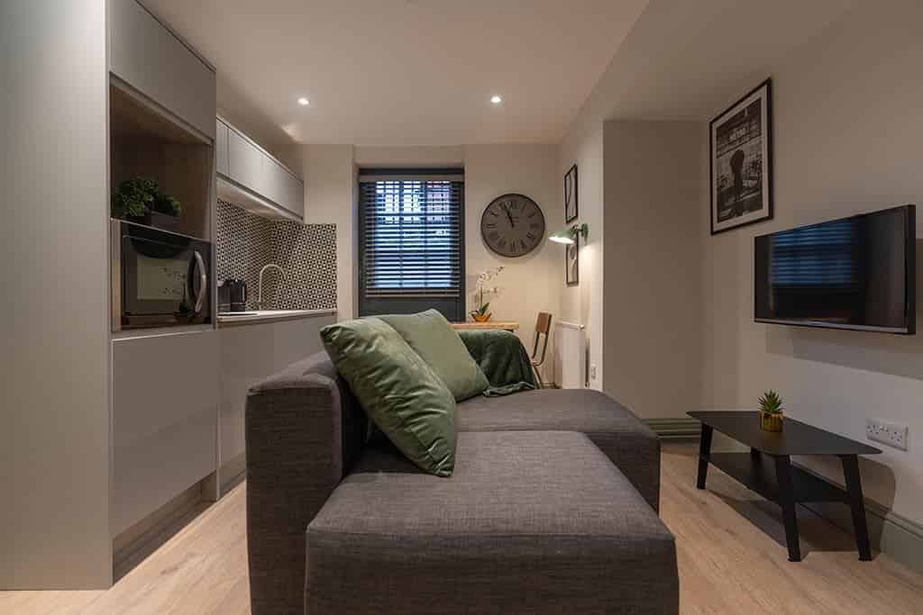 1 Bedroom Apartment - Bathroom?w=400&h=260&fit=crop&q=40&auto=format&trim=auto