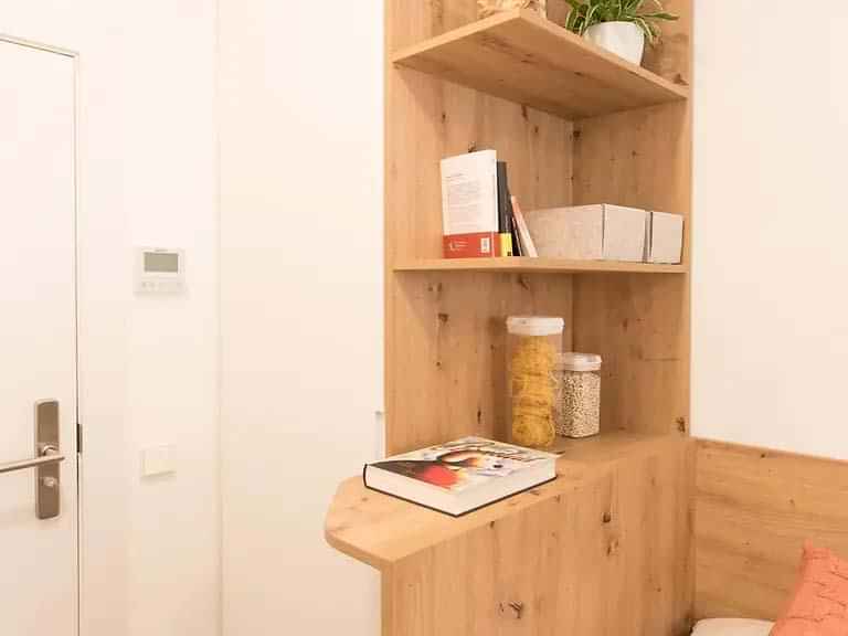 Exterior?w=400&h=260&fit=crop&q=40&auto=format&trim=auto