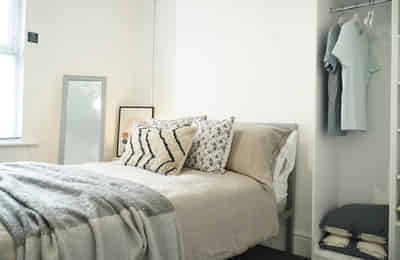 Bedroom 1 - Kitchen?w=400&h=260&fit=crop&q=40&auto=format&trim=auto