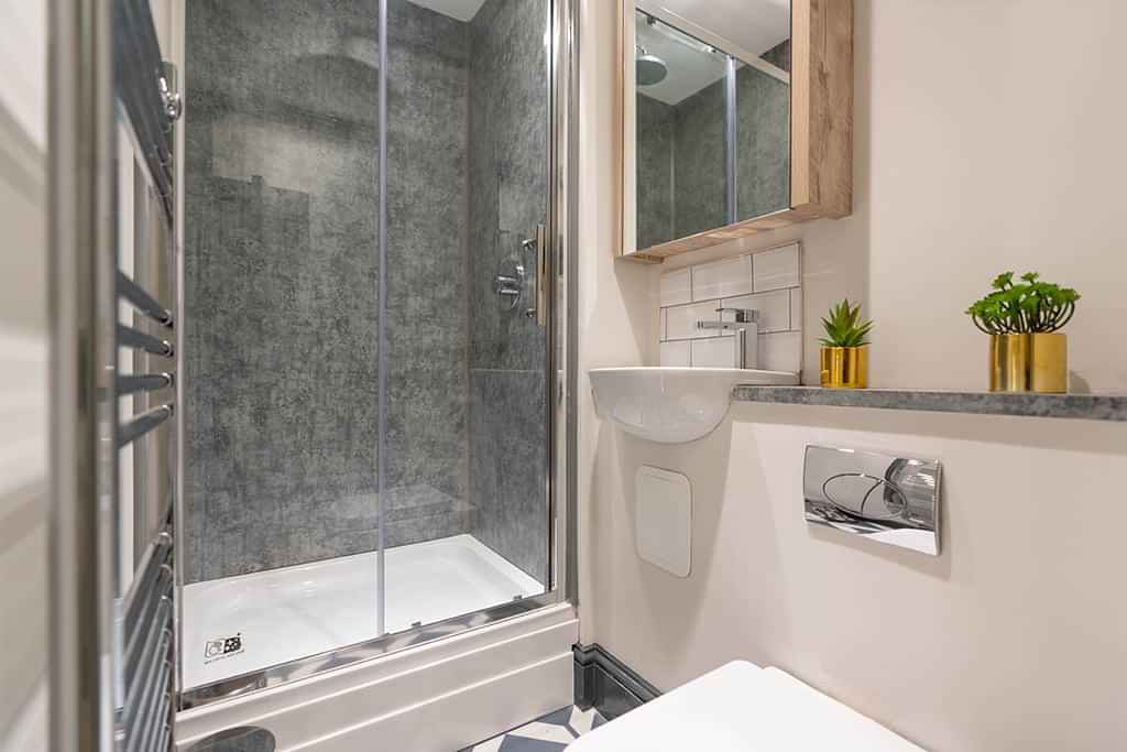 1 Bedroom Apartment - Bedroom?w=400&h=260&fit=crop&q=40&auto=format&trim=auto