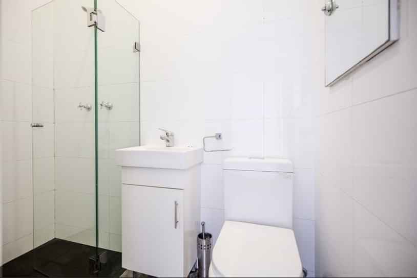 Room in a 4 Bedroom Apartment, 454 Cleveland Street, Surry Hills, Sydney - Sydney, New South Wales, Australia - Room 3 (STD) - Bathroom