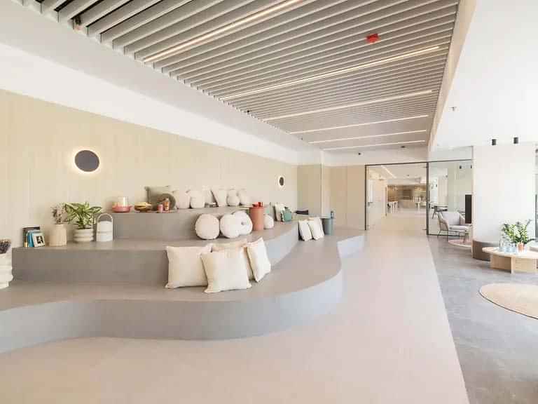 Common Area?w=400&h=260&fit=crop&q=40&auto=format&trim=auto