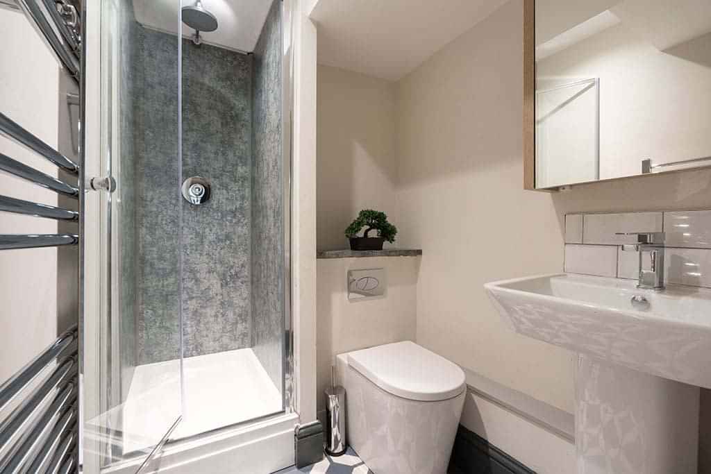 1 Bedroom Apartment - Bedroom?w=400&h=260&fit=crop&q=40&auto=format&trim=auto