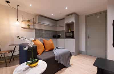 1 Bedroom Apartment - Amenities?w=400&h=260&fit=crop&q=40&auto=format&trim=auto