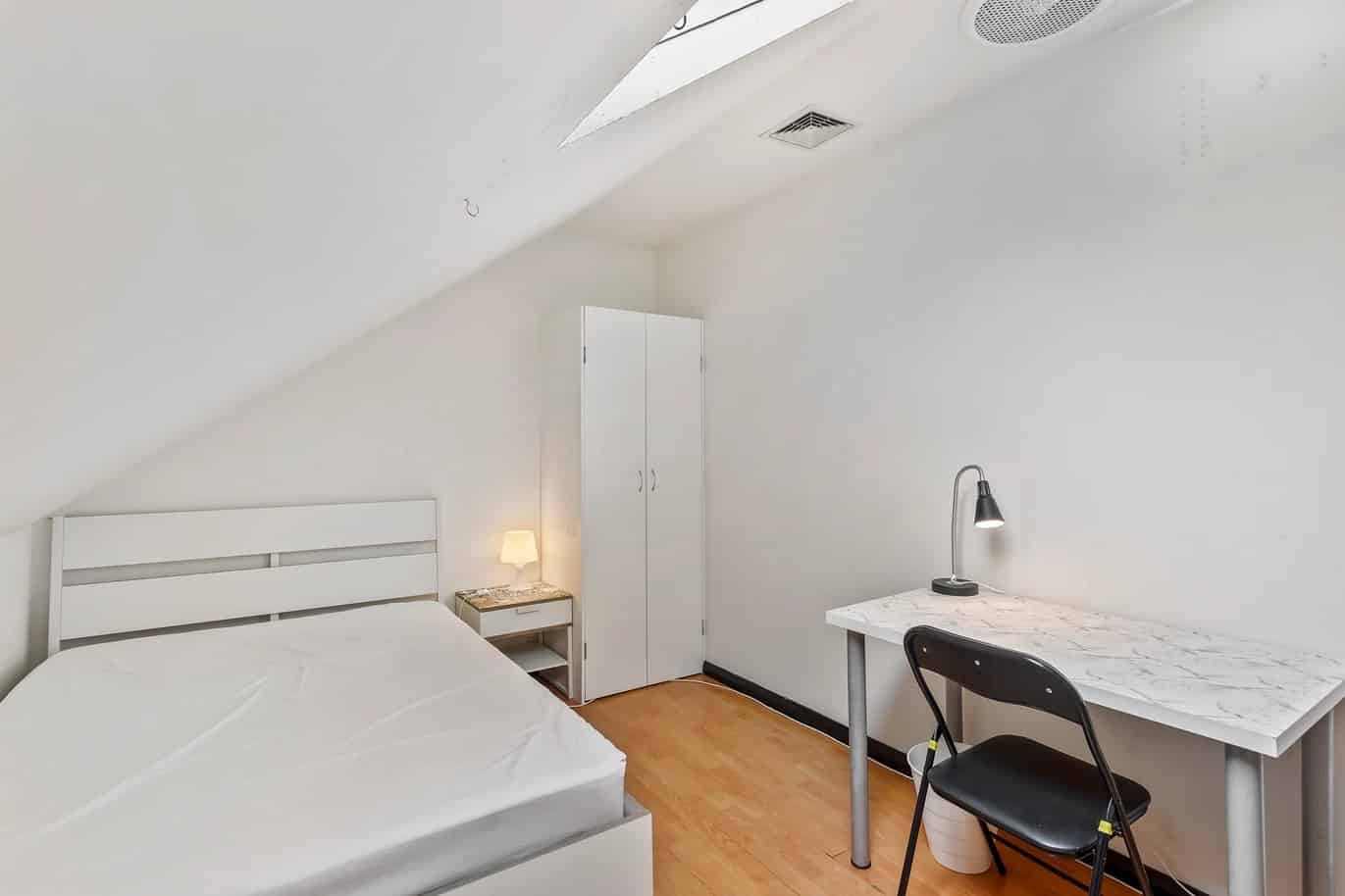 Amenities?w=400&h=260&fit=crop&q=40&auto=format&trim=auto