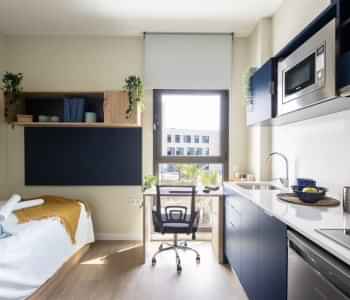 Exterior?w=400&h=260&fit=crop&q=40&auto=format&trim=auto