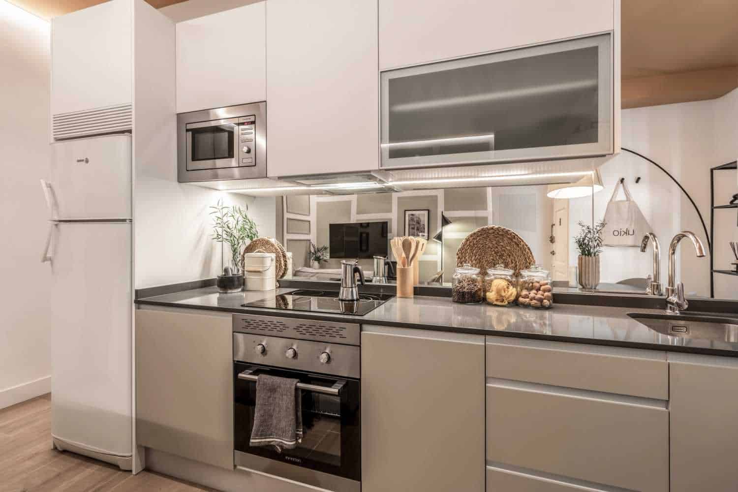 Common Area?w=400&h=260&fit=crop&q=40&auto=format&trim=auto