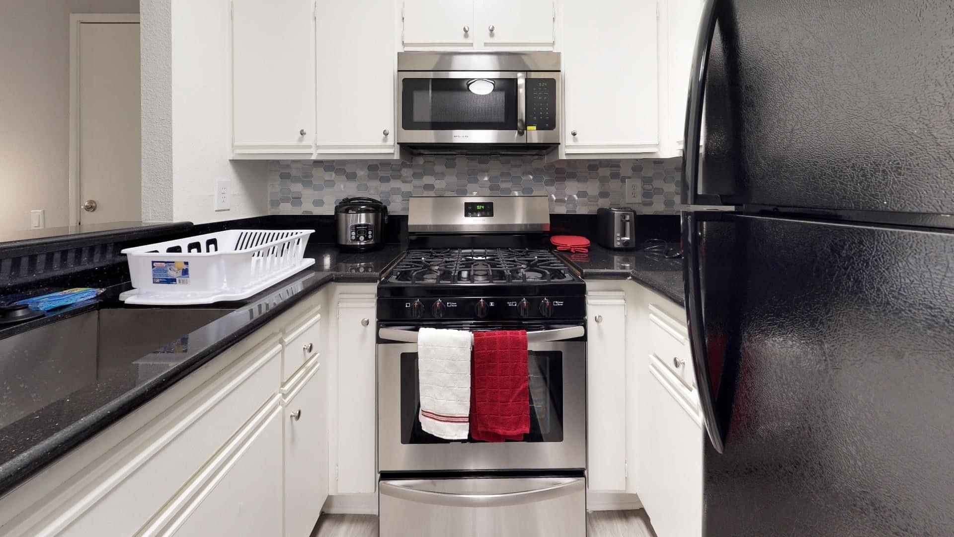 Amenities?w=400&h=260&fit=crop&q=40&auto=format&trim=auto