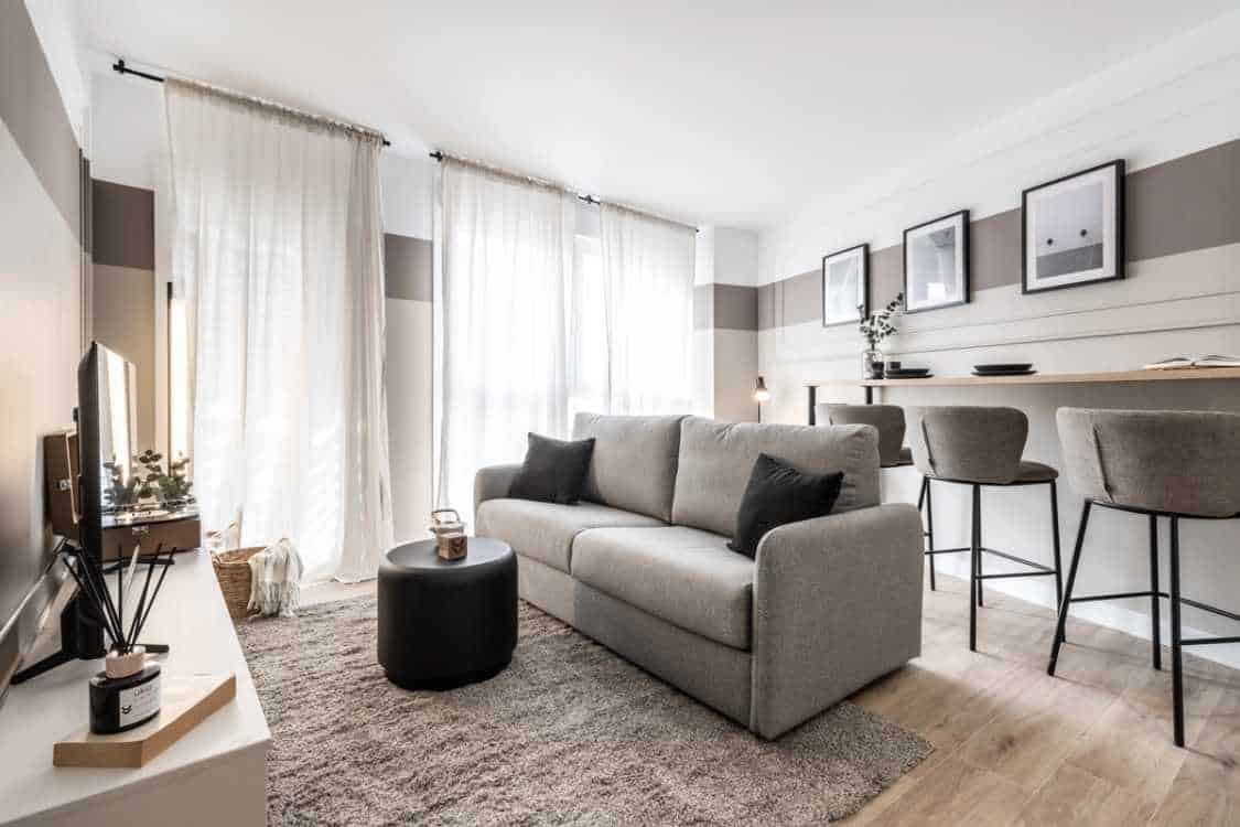 Exterior?w=400&h=260&fit=crop&q=40&auto=format&trim=auto