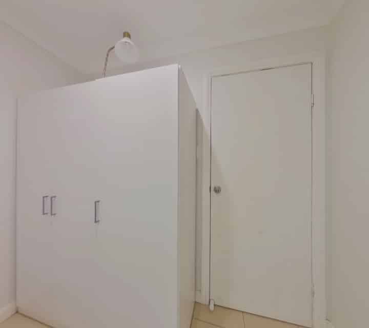 Room 1 - Bedroom?w=400&h=260&fit=crop&q=40&auto=format&trim=auto