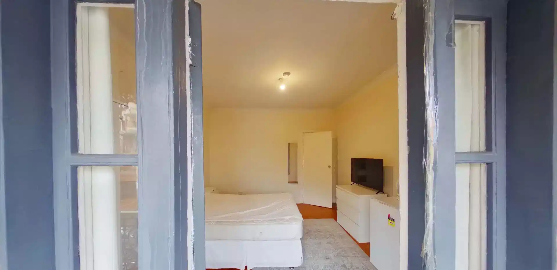 Common Area?w=400&h=260&fit=crop&q=40&auto=format&trim=auto