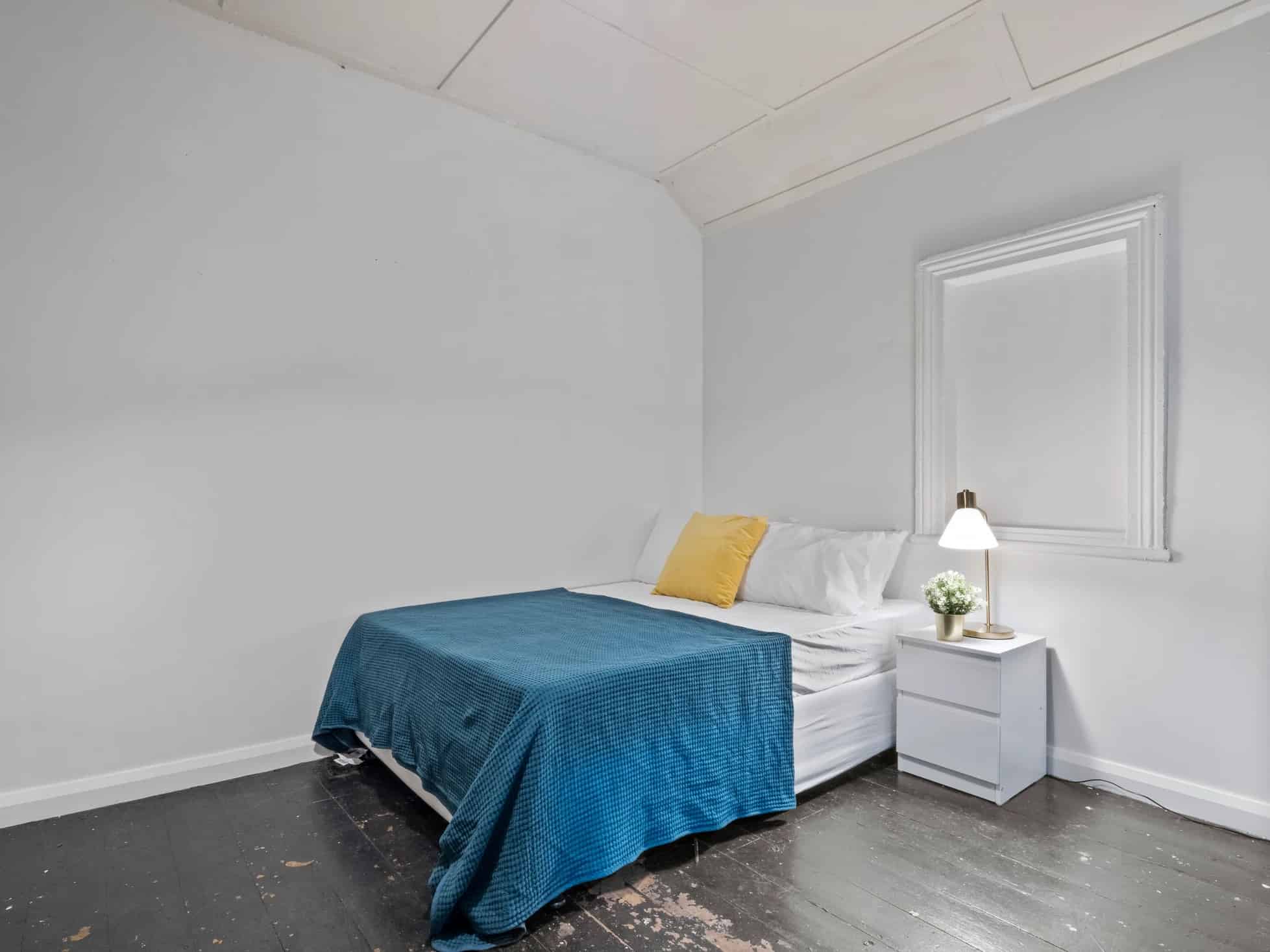 Room 27 (Studio) - Bedroom?w=400&h=260&fit=crop&q=40&auto=format&trim=auto