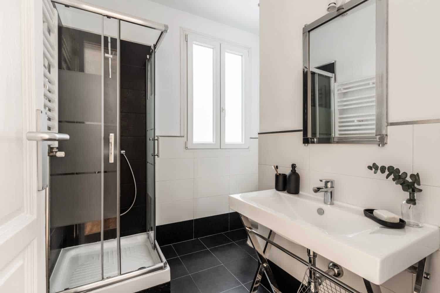 Common Area?w=400&h=260&fit=crop&q=40&auto=format&trim=auto