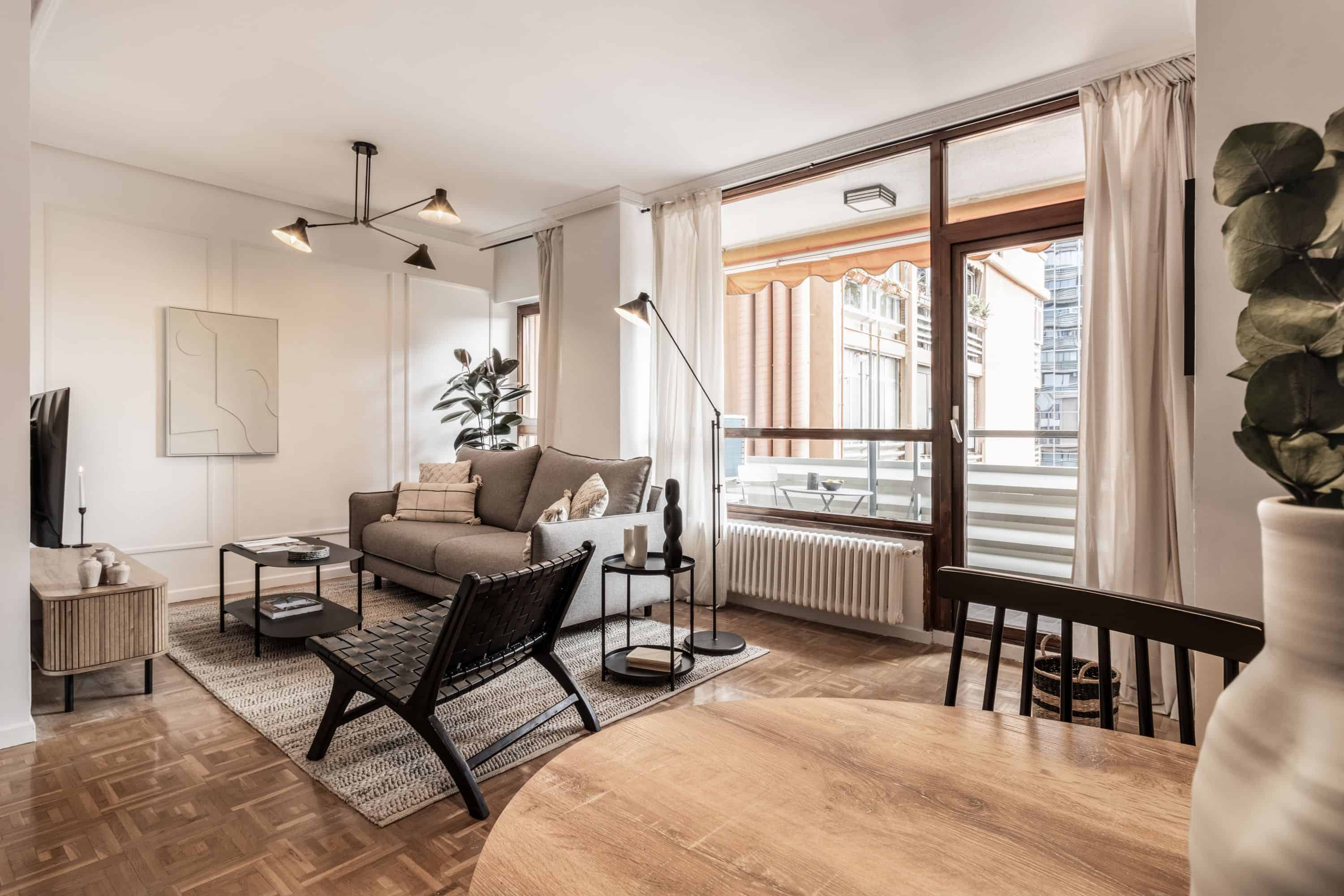 Common Area?w=400&h=260&fit=crop&q=40&auto=format&trim=auto