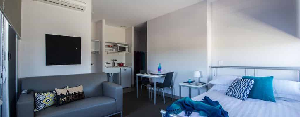 Amenities?w=400&h=260&fit=crop&q=40&auto=format&trim=auto