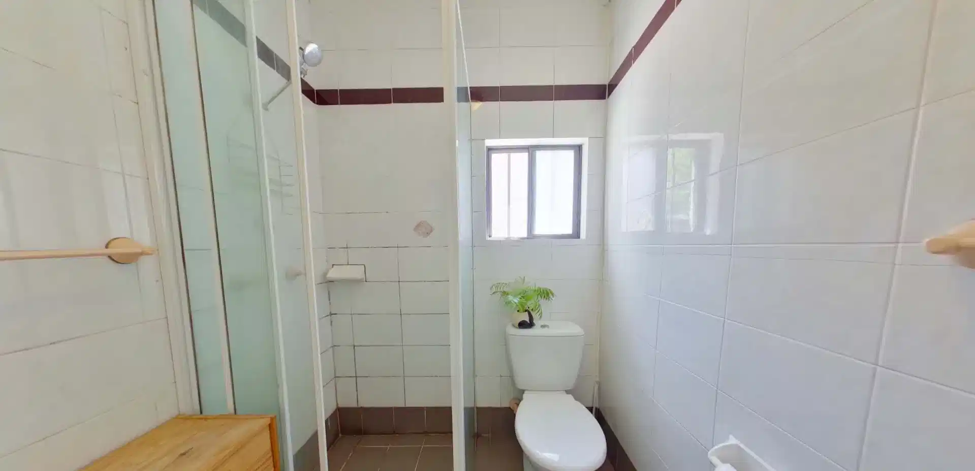 Common Area?w=400&h=260&fit=crop&q=40&auto=format&trim=auto