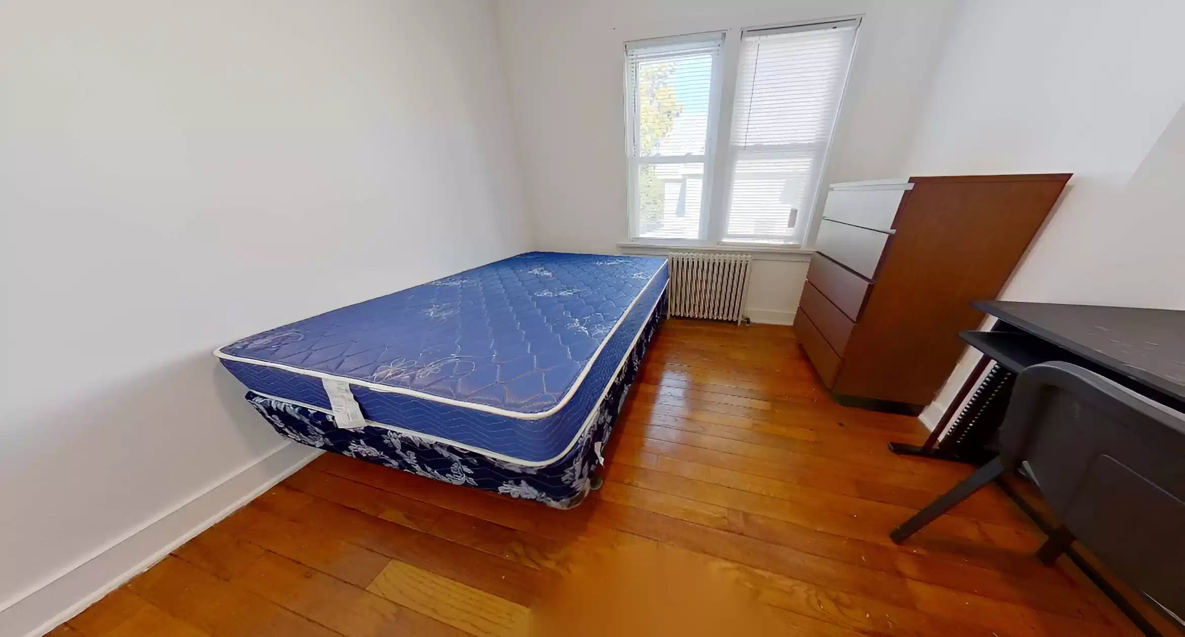 33 E Chalmers St-5, Champaign - Champaign, Illinois, United States - Bedroom