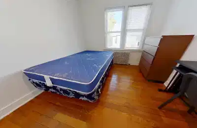 33 E Chalmers St-5, Champaign - Champaign, Illinois, United States - Bedroom