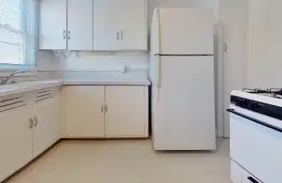 Bedroom?w=400&h=260&fit=crop&q=40&auto=format&trim=auto