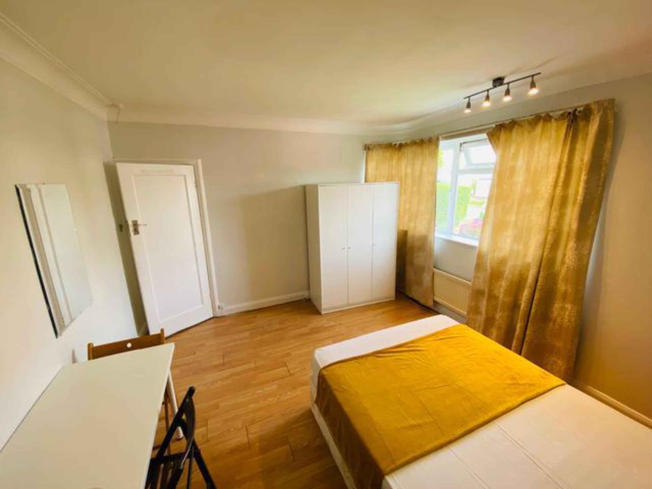 Room in a 3 Bedroom Apartment, Uxendon Cres, Wembley, HA9 9TN - London, England, United Kingdom - Room 1 - Bedroom