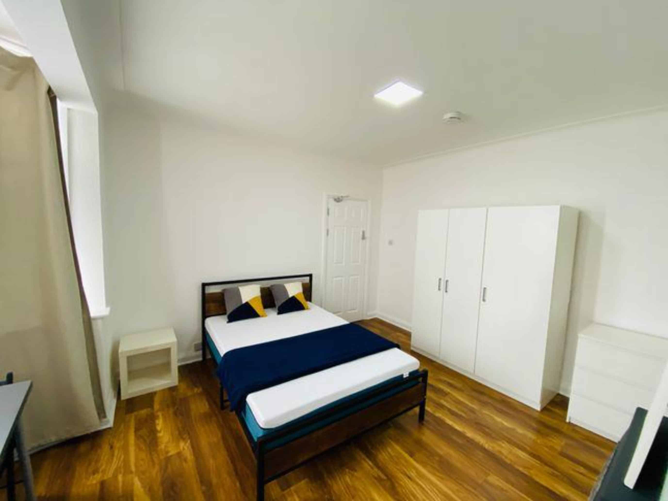 Room in a 7 Bedroom Apartment, Montpelier Rise, Wembley, HA9 8RG - London, England, United Kingdom - Room 1 - Bedroom