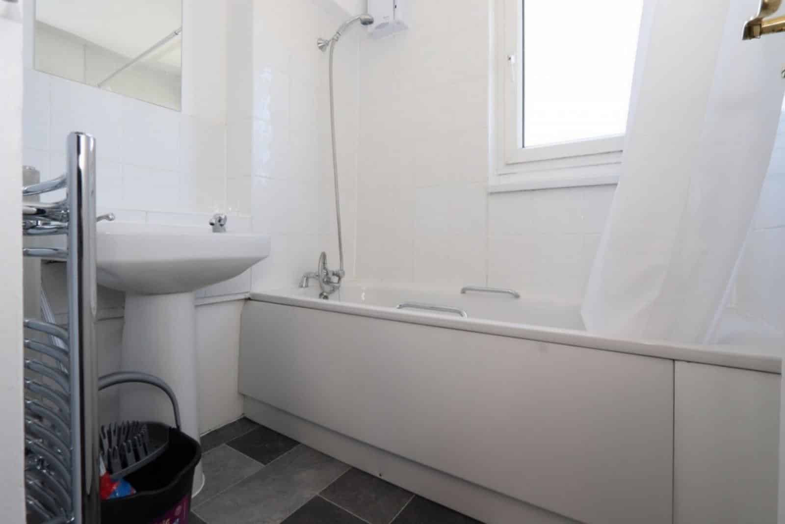 Room in a 4 Bedroom Apartment, Bakersfield, London, N7 0LU (Room 2) - London, England, United Kingdom - Bedroom 3 - Bathroom