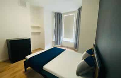 Room in a 2 Bedroom Apartment, Rutland Park, London, NW2 4RD - London, England, United Kingdom - Room 1 - Bedroom
