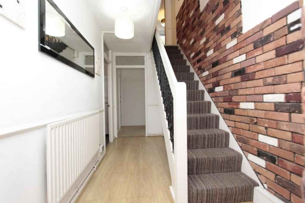 Room in a 5 Bedroom Apartment, Nairn St, London, E14 0LQ - London, England, United Kingdom - Common Area