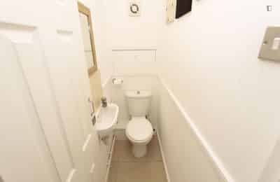 Room in a 5 Bedroom Apartment, Nairn St, London, E14 0LQ - London, England, United Kingdom - Bedroom 1 - Bathroom