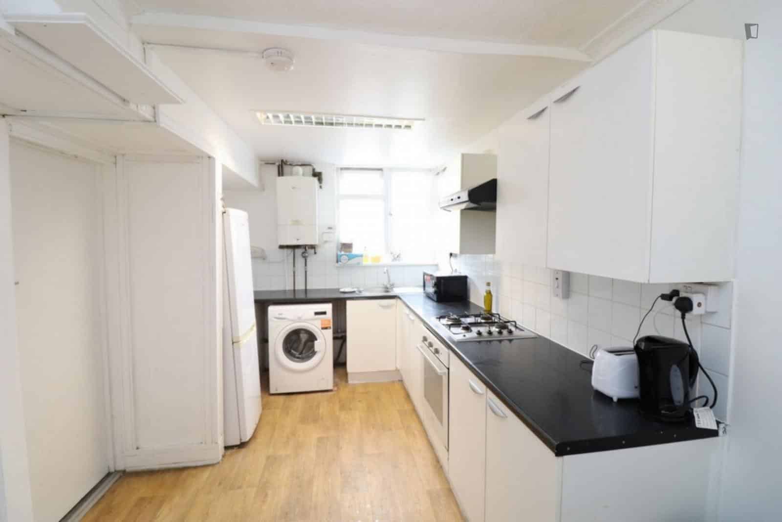 Room in a 5 Bedroom Apartment, Woodman Path, Ilford, IG6 3AU - London, England, United Kingdom - Bedroom 1  - Kitchen