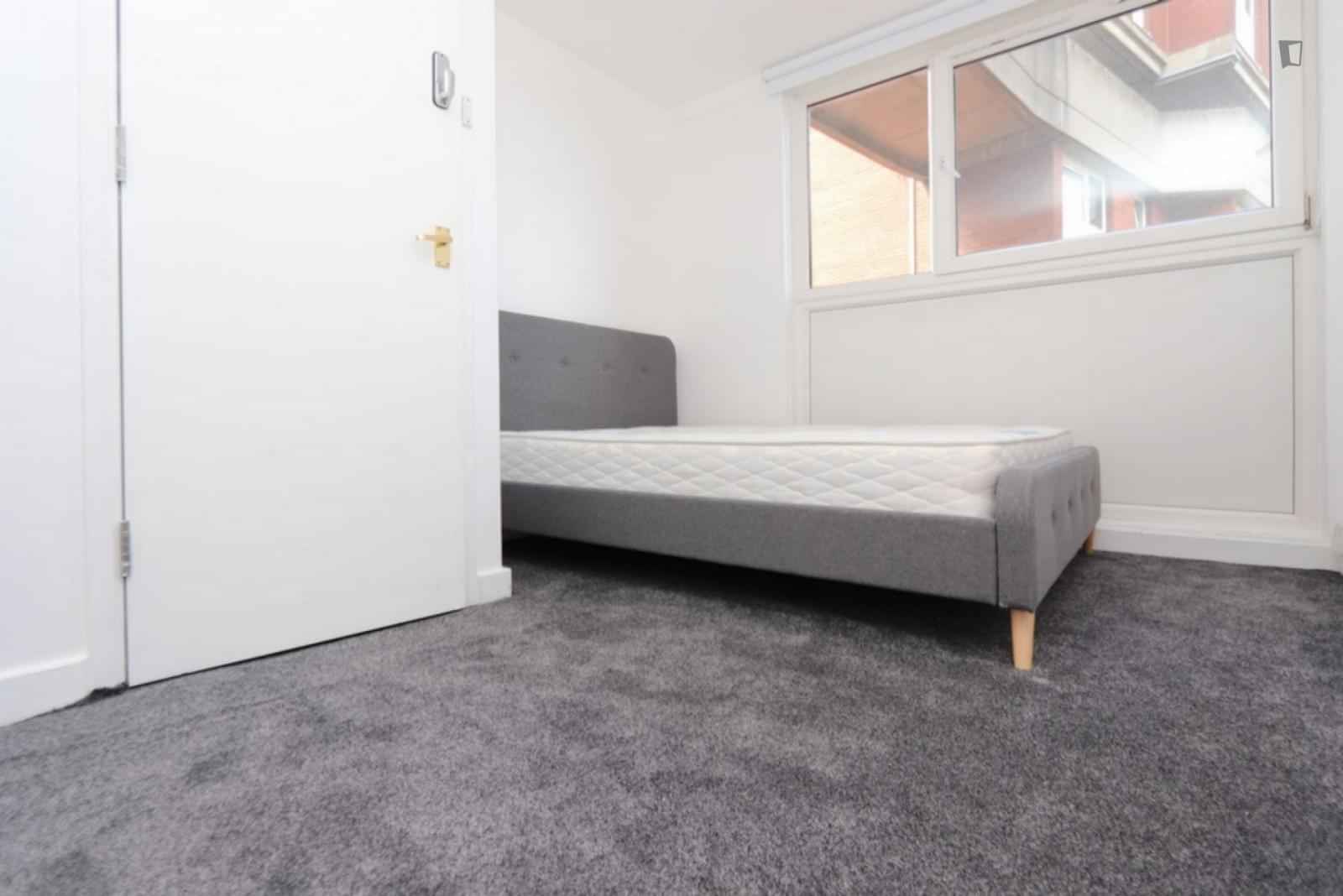 Bedroom 3 - Bathroom?w=400&h=260&fit=crop&q=40&auto=format&trim=auto