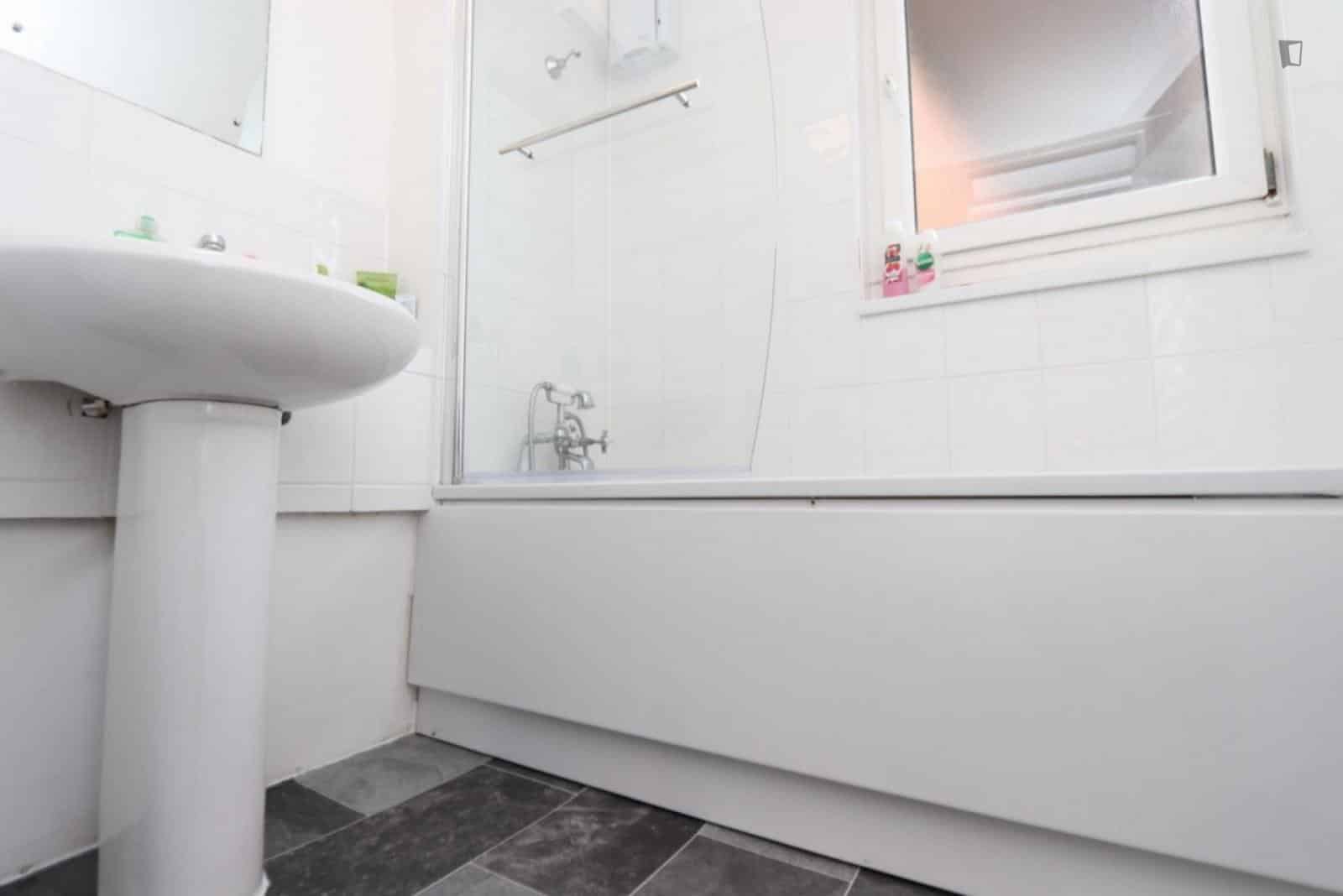 Room in a 5 Bedroom Apartment, Bakersfield, London, N7 0LT - London, England, United Kingdom - Bedroom 1  - Bathroom