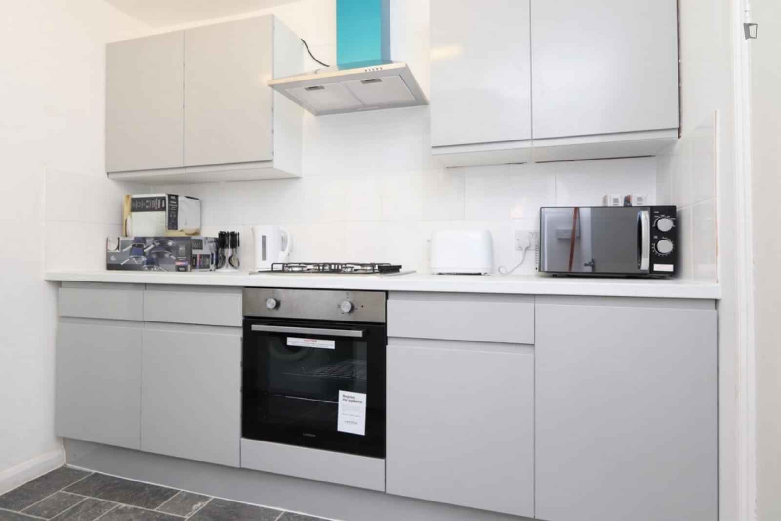 Room in a 5 Bedroom Apartment, Meyrick Rd, London, NW10 2EL - London, England, United Kingdom - Bedroom 2 - Kitchen