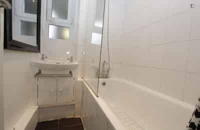 Room in a 3 Bedroom Apartment, Australia Rd, London, W12 7LY - London, England, United Kingdom - Bedroom 1 - Bathroom