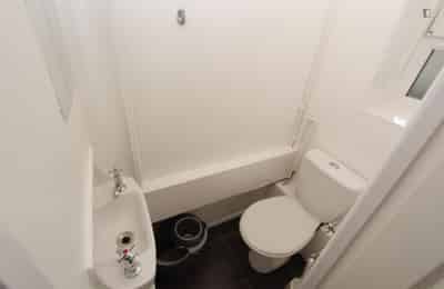 Room in a 3 Bedroom Apartment, Australia Rd, London, W12 7LY - London, England, United Kingdom - Bedroom 1 - Bathroom