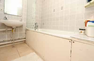 Room in a 4 Bedroom Apartment, Campbell Rd, London, E3 4DP - London, England, United Kingdom - Bedroom 2 - Bathroom