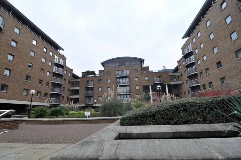 Room in a 2 Bedroom Apartment, Marsh Wall, London, E14 9SH - London, England, United Kingdom - Exterior