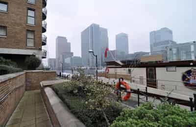 Room in a 2 Bedroom Apartment, Marsh Wall, London, E14 9SH - London, England, United Kingdom - Exterior