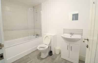 Room in a 5 Bedroom Apartment, Brookhill Cl, London, SE18 6UD - London, England, United Kingdom - Bedroom 1 - Bathroom