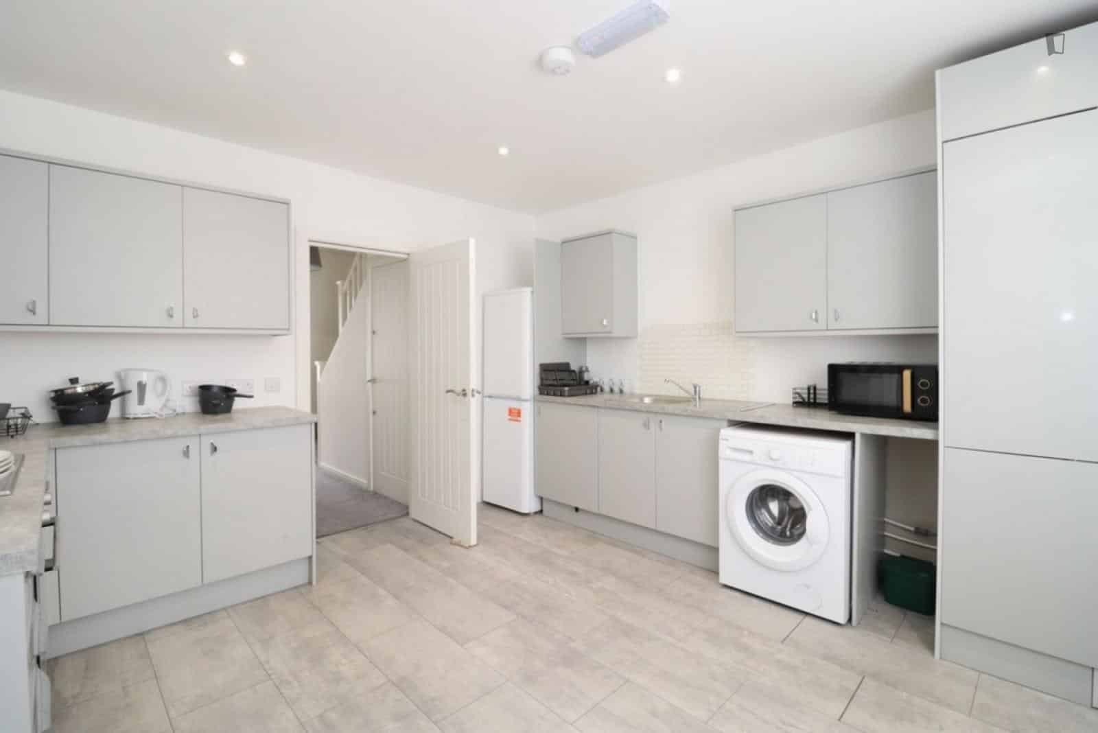 Room in a 5 Bedroom Apartment, Brookhill Cl, London, SE18 6UD - London, England, United Kingdom - Bedroom 1  - Kitchen