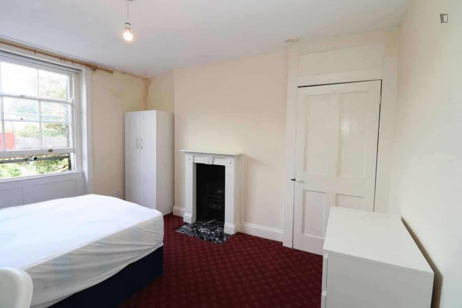 Bedroom 5 - Bathroom?w=400&h=260&fit=crop&q=40&auto=format&trim=auto