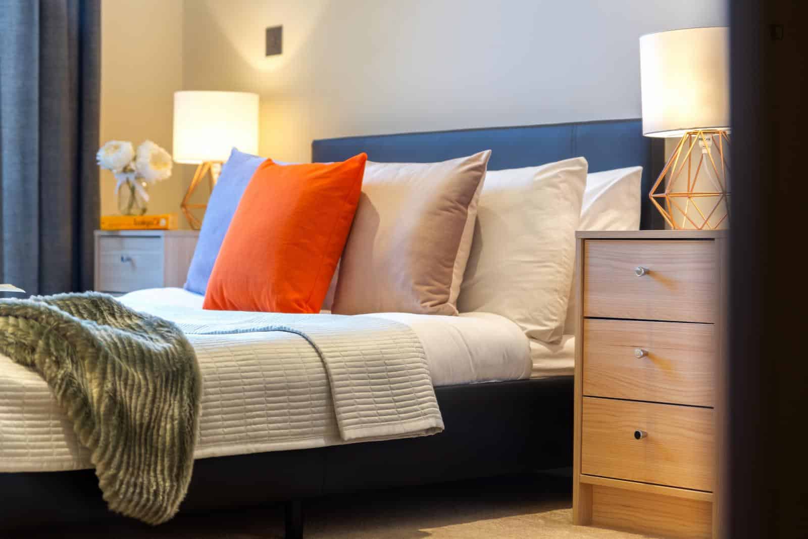 Common Area?w=400&h=260&fit=crop&q=40&auto=format&trim=auto